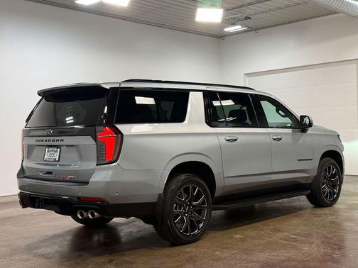 2025 Chevrolet Suburban RST