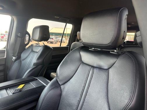Diamond Black Crystal Pearlcoat 2024 Jeep Wagoneer L Series II 4x4