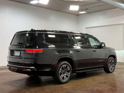 Diamond Black Crystal Pearlcoat 2024 Jeep Wagoneer L Series II 4x4