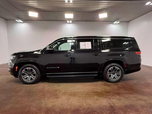 Diamond Black Crystal Pearlcoat 2024 Jeep Wagoneer L Series II 4x4