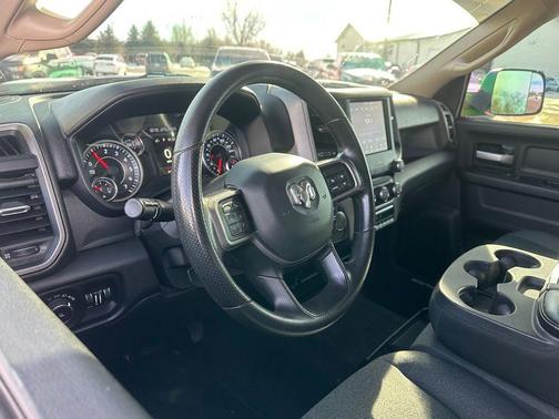 2019 RAM 2500 Tradesman Crew Cab 4x4 6'4' Box