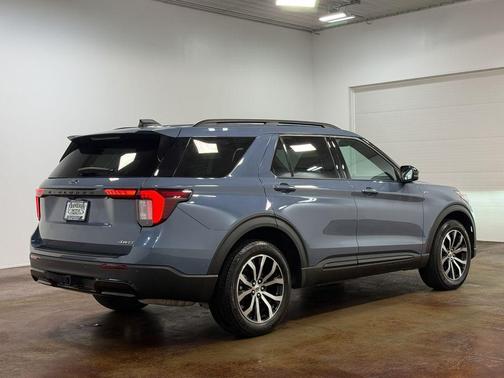Vapor Blue Metallic 2025 Ford Explorer ST-Line