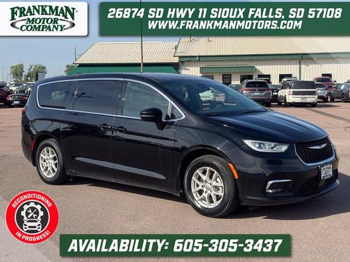 Diamond Black Crystal Pearlcoat 2025 Chrysler Pacifica L