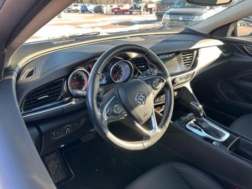 2018 Buick Regal TourX Essence