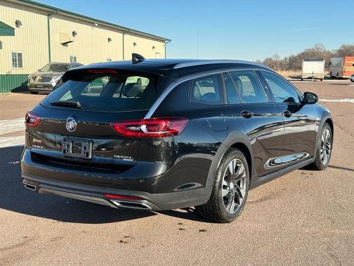 2018 Buick Regal TourX Essence