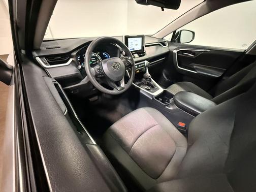Silver Sky Metallic 2025 Toyota RAV4 Hybrid XLE
