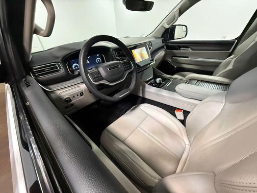 Bright White Clearcoat 2024 Jeep Wagoneer L Series II 4x4