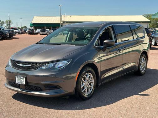 Granite Crystal Metallic Clearcoat 2023 Chrysler Voyager LX