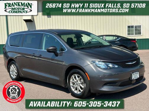 Granite Crystal Metallic Clearcoat 2023 Chrysler Voyager LX