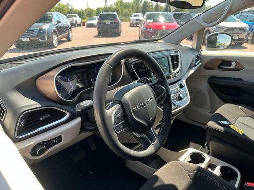 Granite Crystal Metallic Clearcoat 2023 Chrysler Voyager LX