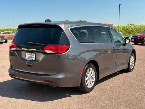 Granite Crystal Metallic Clearcoat 2023 Chrysler Voyager LX