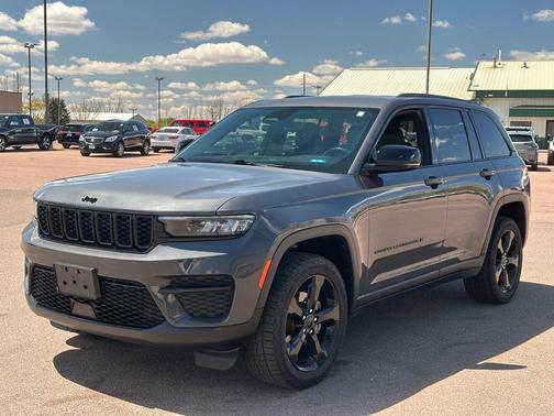 Baltic Gray Metallic Clearcoat 2022 Jeep Grand Cherokee Altitude