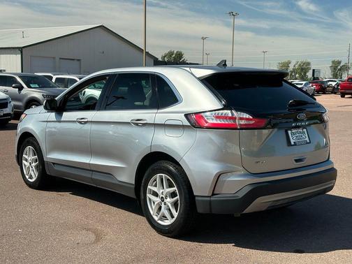Rapid Red Metallic Tinted Clearcoat 2024 Ford Edge SEL