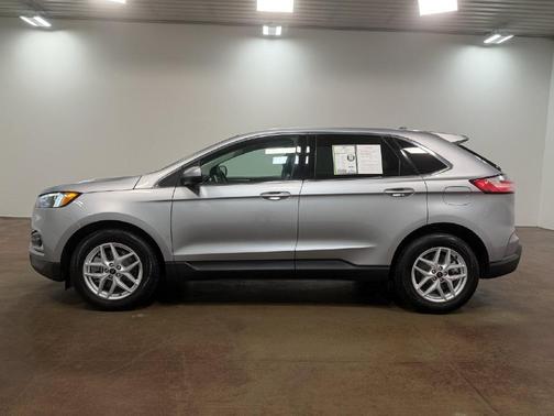 Rapid Red Metallic Tinted Clearcoat 2024 Ford Edge SEL
