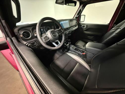 Limited Edition Tuscadero Pearlcoat 2024 Jeep Wrangler 4-Door Sahara