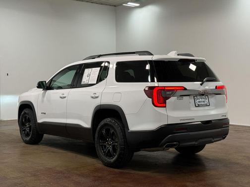 2023 GMC Acadia AWD AT4