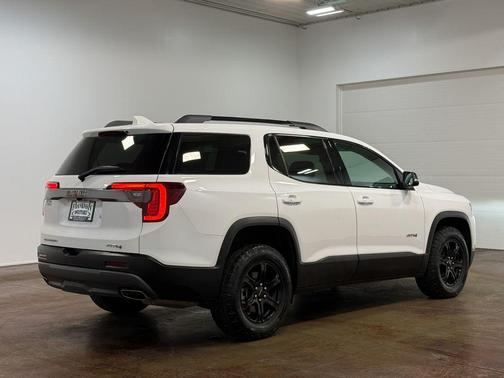 2023 GMC Acadia AWD AT4