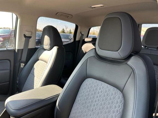 Black 2022 Chevrolet Colorado Z71