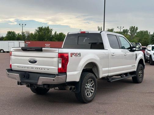 White Platinum Metallic Tri-Coat 2017 Ford F-250 Lariat
