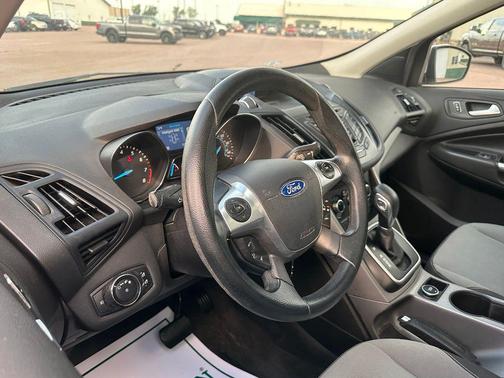 White Platinum 2014 Ford Escape SE