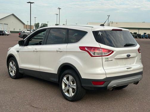 White Platinum 2014 Ford Escape SE