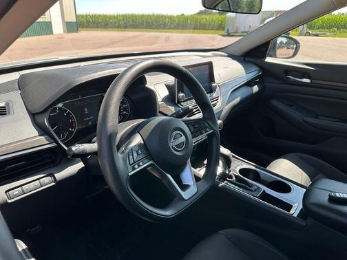 Brilliant Silver Metallic 2024 Nissan Altima 2.5 SV