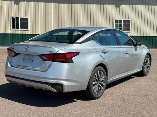 Brilliant Silver Metallic 2024 Nissan Altima 2.5 SV