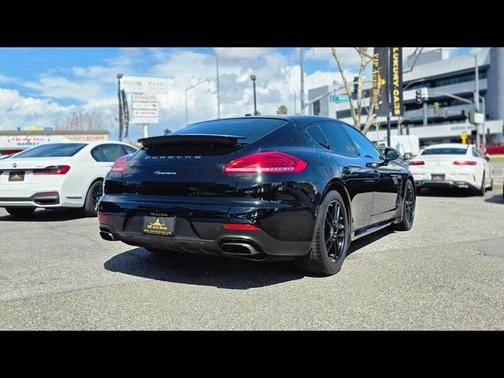2016 Porsche Panamera Edition