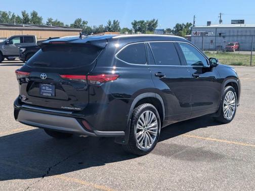 2023 Toyota Highlander Platinum