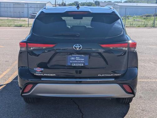 2023 Toyota Highlander Platinum