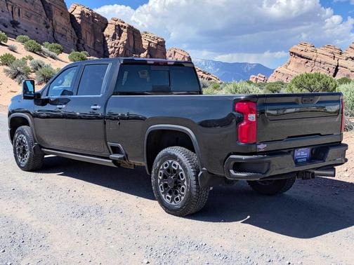 Mosaic Black Metallic 2023 Chevrolet Silverado 3500 High Country
