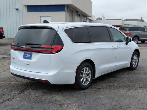 2023 Chrysler Pacifica Touring-L