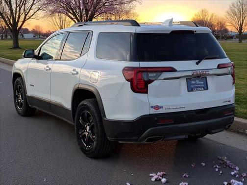 2022 GMC Acadia AT4