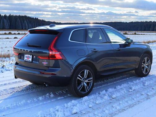 2021 Volvo XC60 T5 Momentum