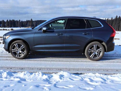 2021 Volvo XC60 T5 Momentum