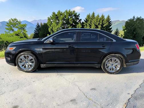 Ebony Black 2012 Ford Taurus Limited