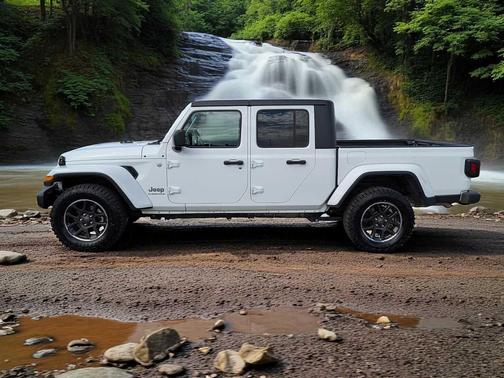 2023 Jeep Gladiator Overland