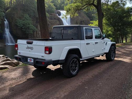 2023 Jeep Gladiator Overland