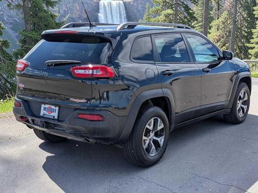 Brilliant Black Crystal Pearlcoat 2015 Jeep Cherokee Trailhawk