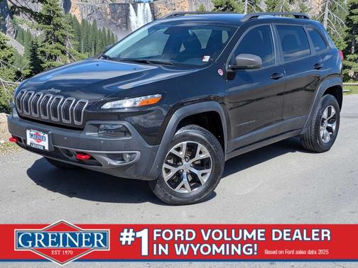 Brilliant Black Crystal Pearlcoat 2015 Jeep Cherokee Trailhawk