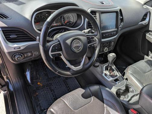 Brilliant Black Crystal Pearlcoat 2015 Jeep Cherokee Trailhawk