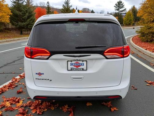 2020 Chrysler Pacifica Touring