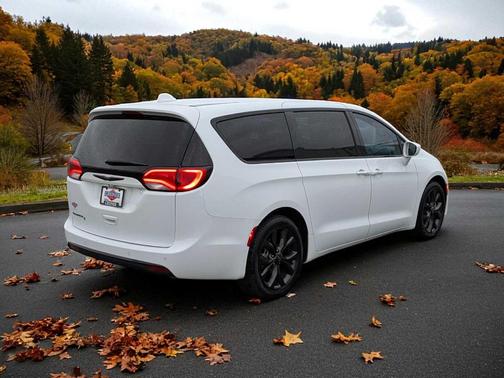 2020 Chrysler Pacifica Touring
