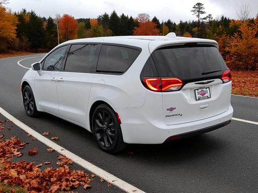 2020 Chrysler Pacifica Touring