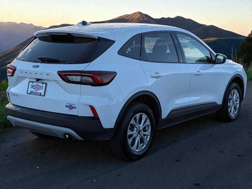 Oxford White 2025 Ford Escape Active