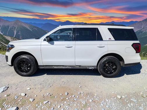 Star White 2022 Ford Expedition Timberline