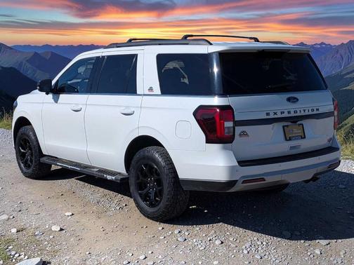 Star White 2022 Ford Expedition Timberline