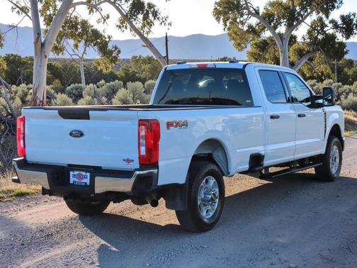 Oxford White 2025 Ford F-250 XLT