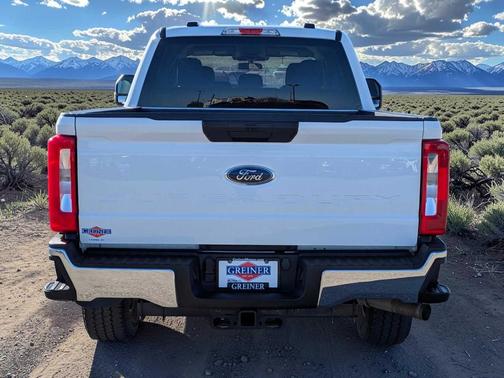 Oxford White 2024 Ford F-250 XLT