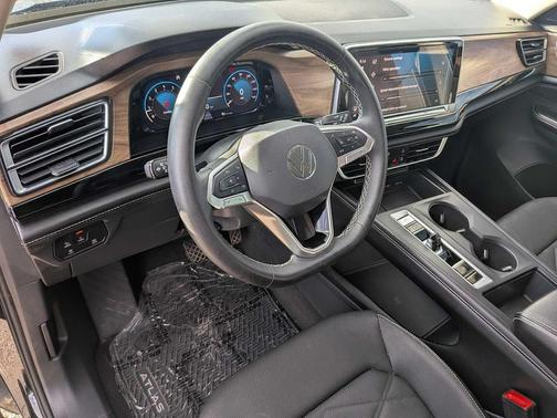 2024 Volkswagen Atlas 2.0T SE